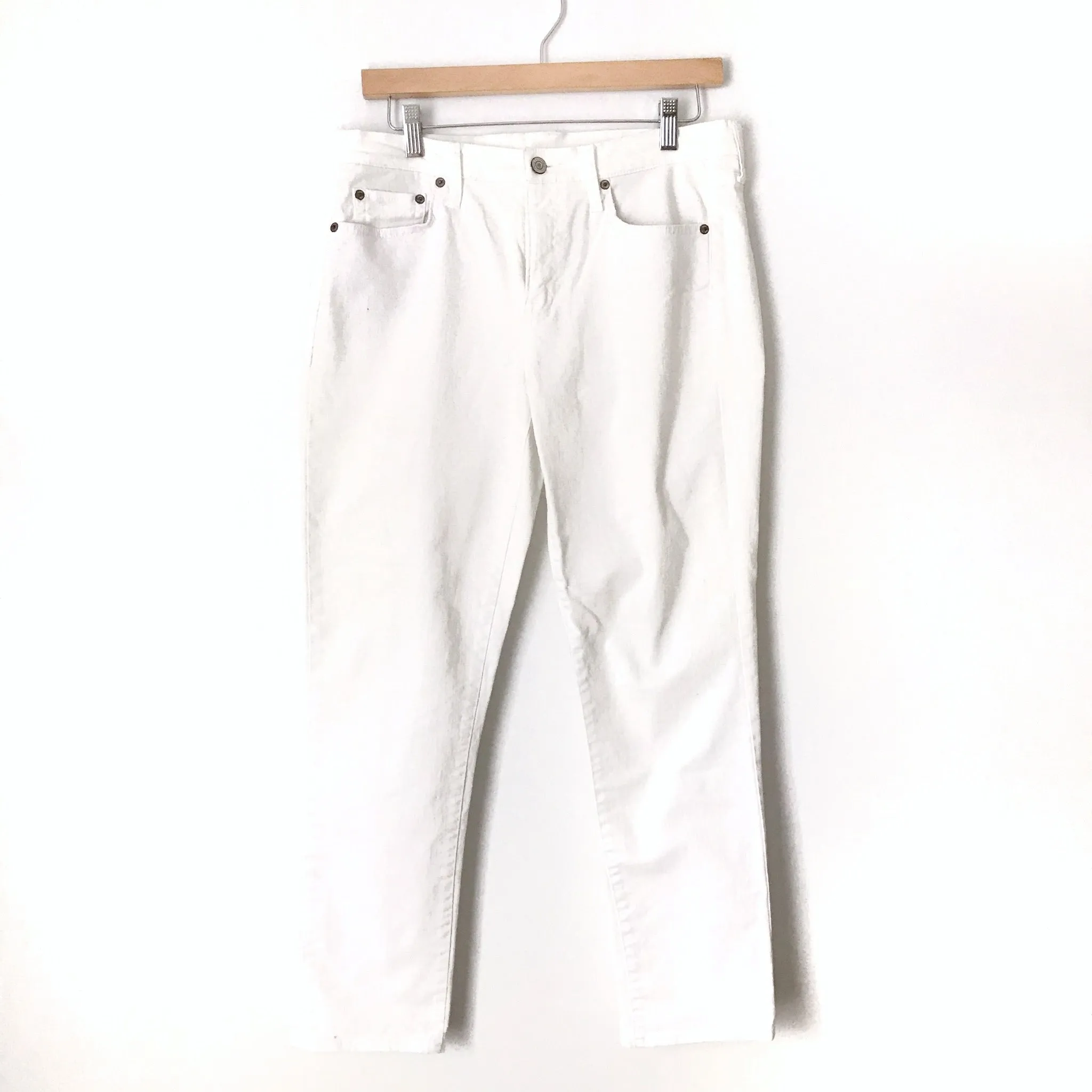 Gap White Skinny Jeans- Size 28 (Inseam 27.5”)