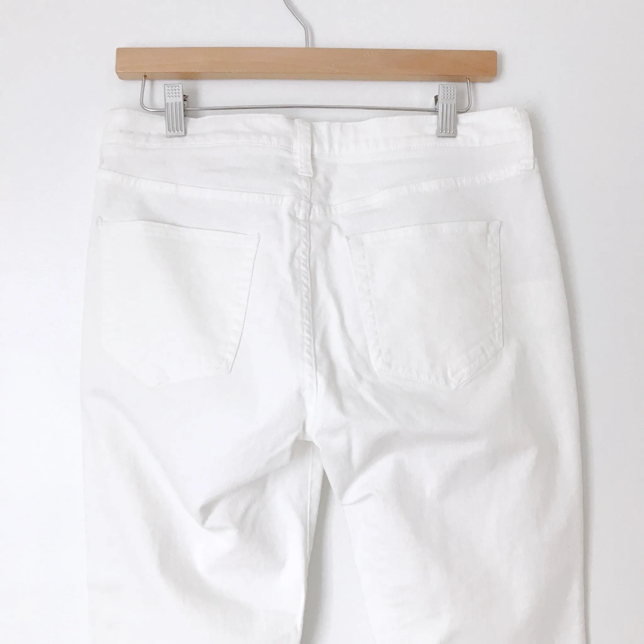 Gap White Skinny Jeans- Size 28 (Inseam 27.5”)