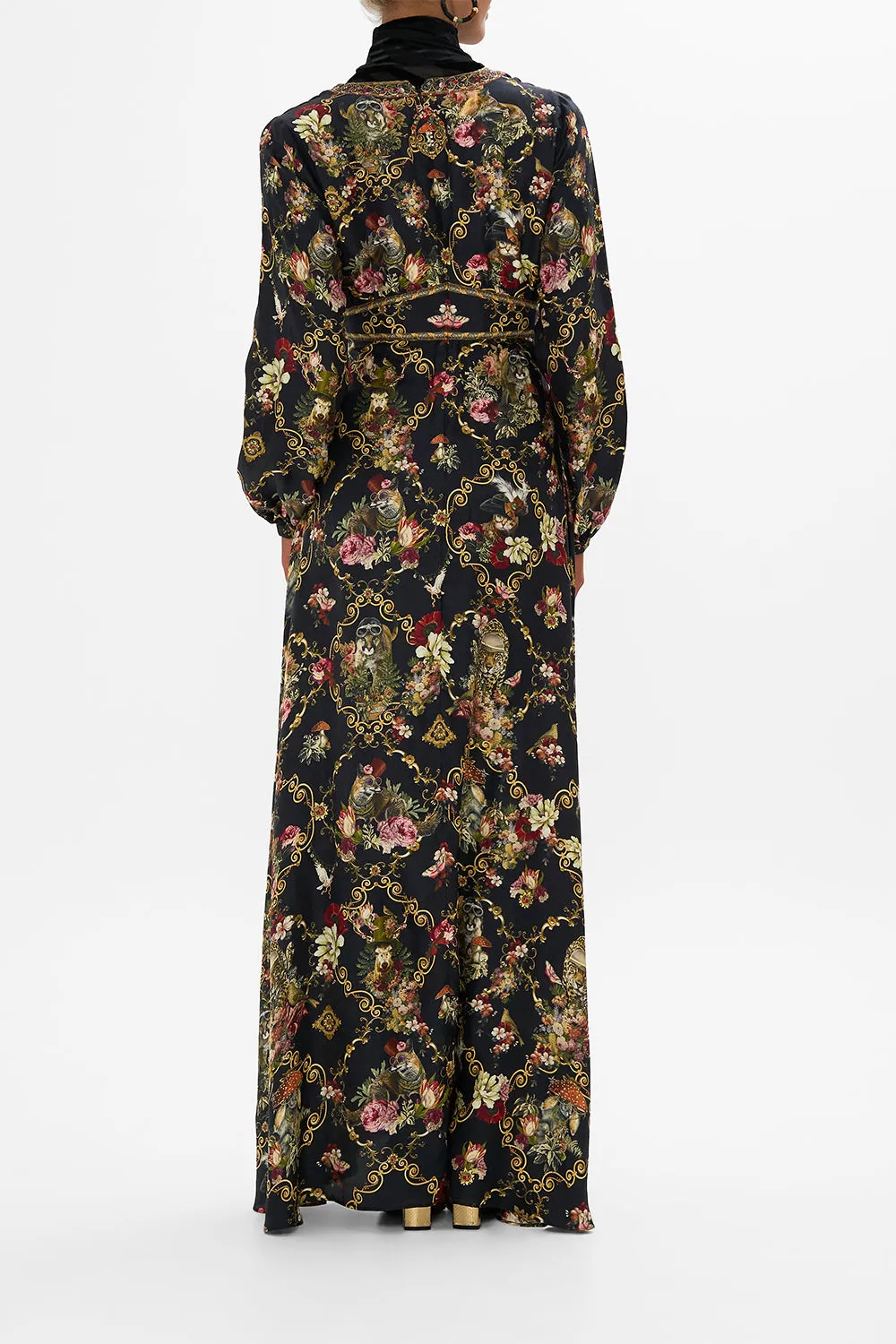 LANTERN SLEEVE DRESS TOLD IN THE TAPESTRY