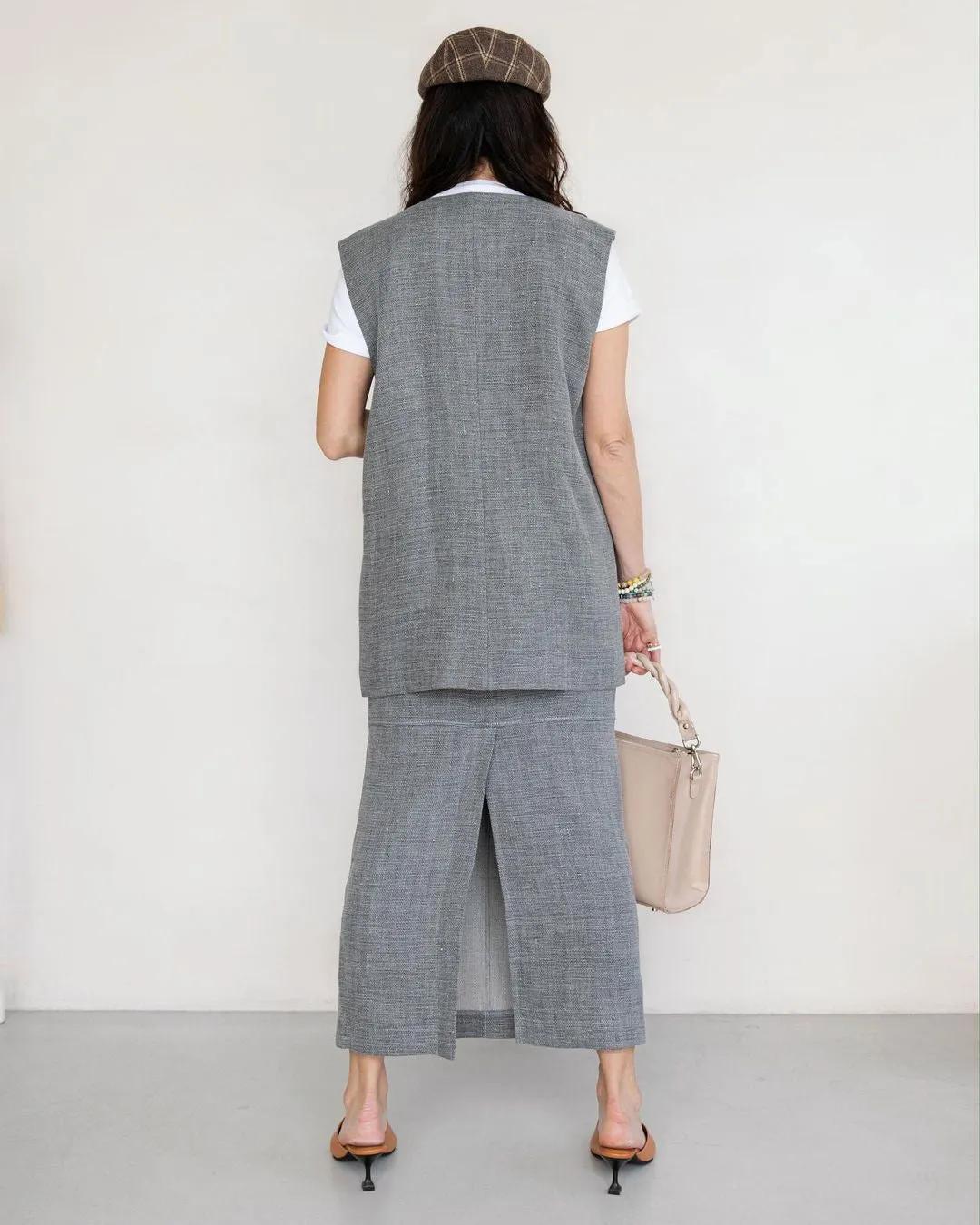 Linen suit with maxi skirt gray