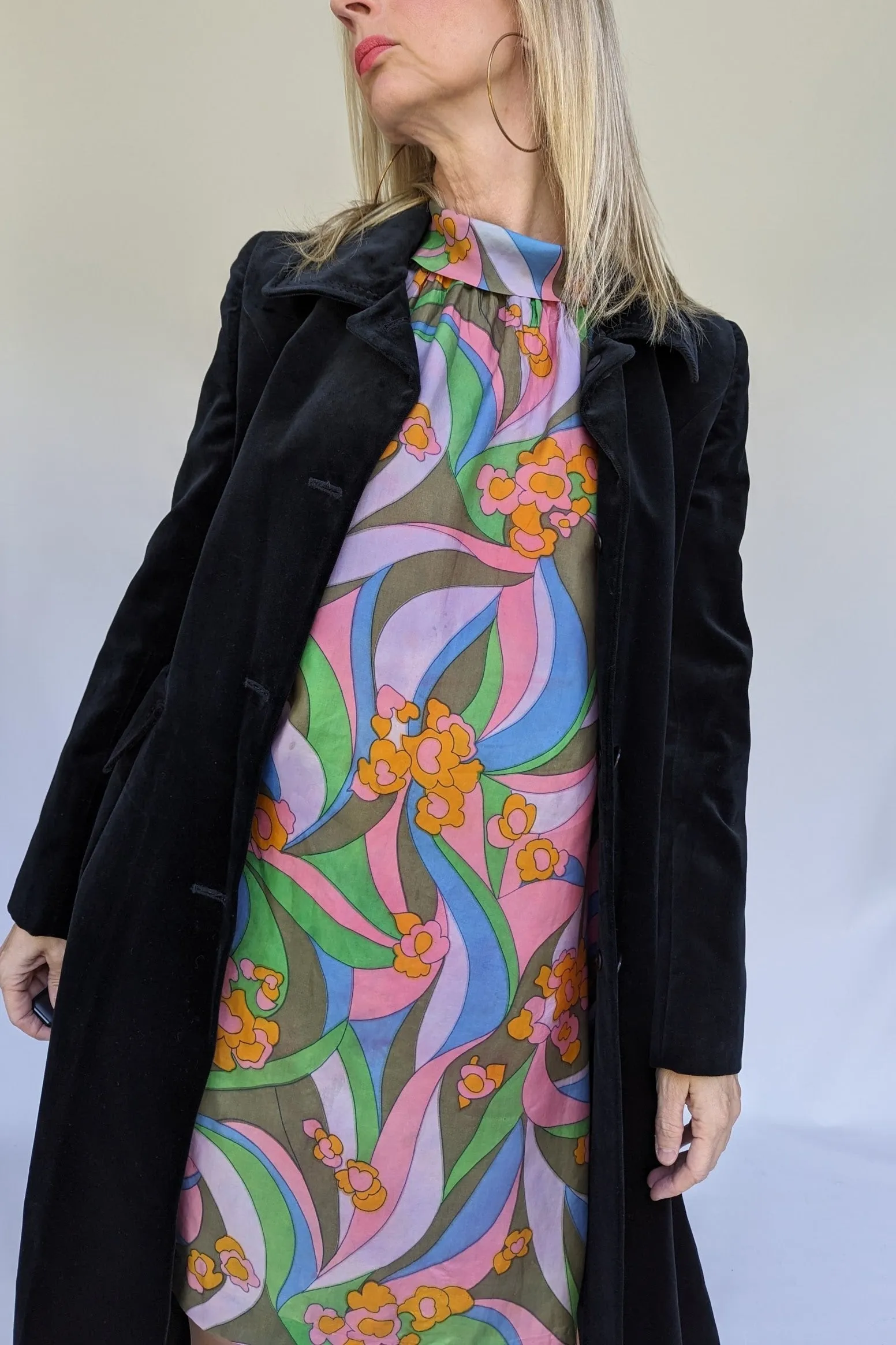 Long Black Fitted Velvet Vintage Evening Coat with Pockets