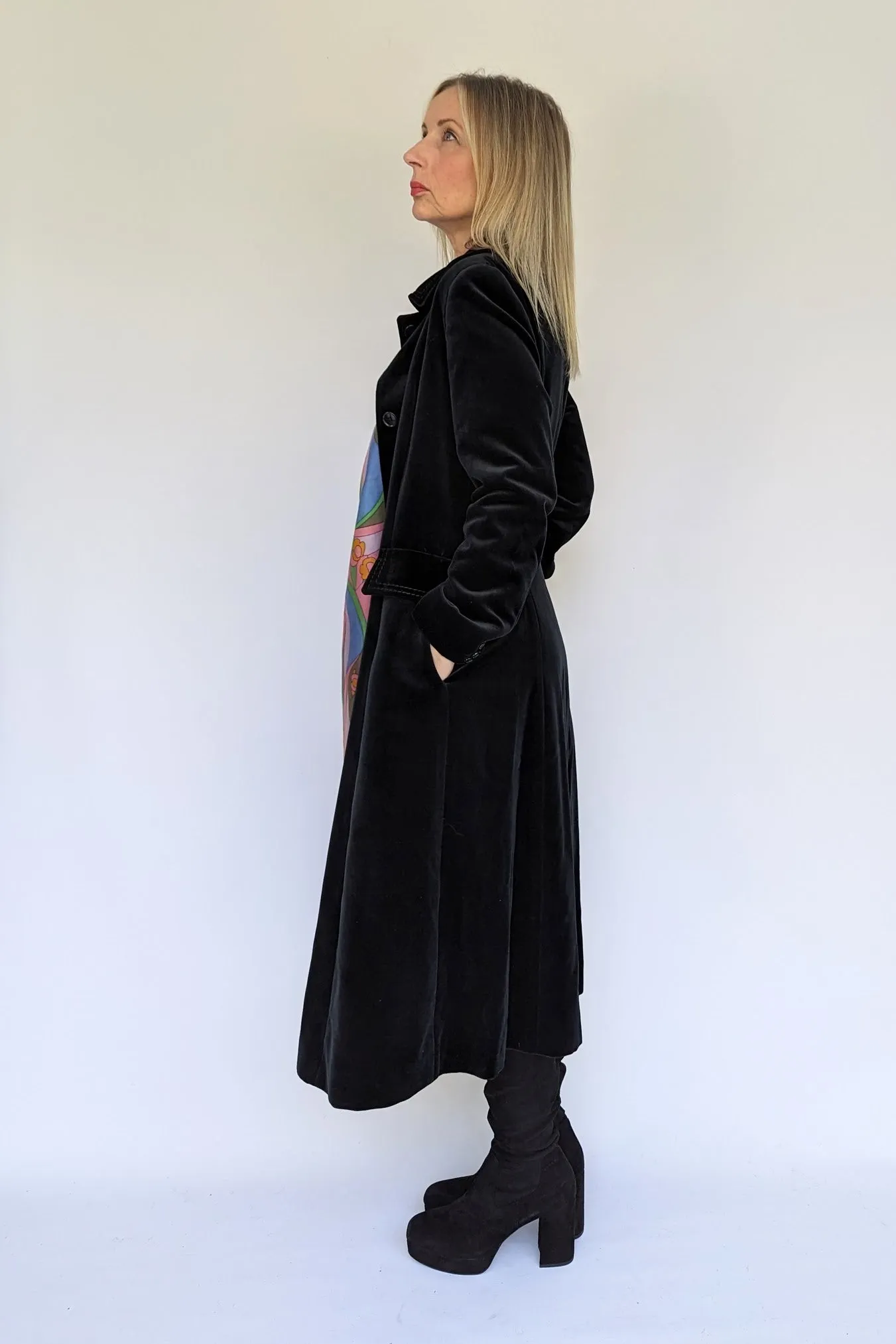 Long Black Fitted Velvet Vintage Evening Coat with Pockets