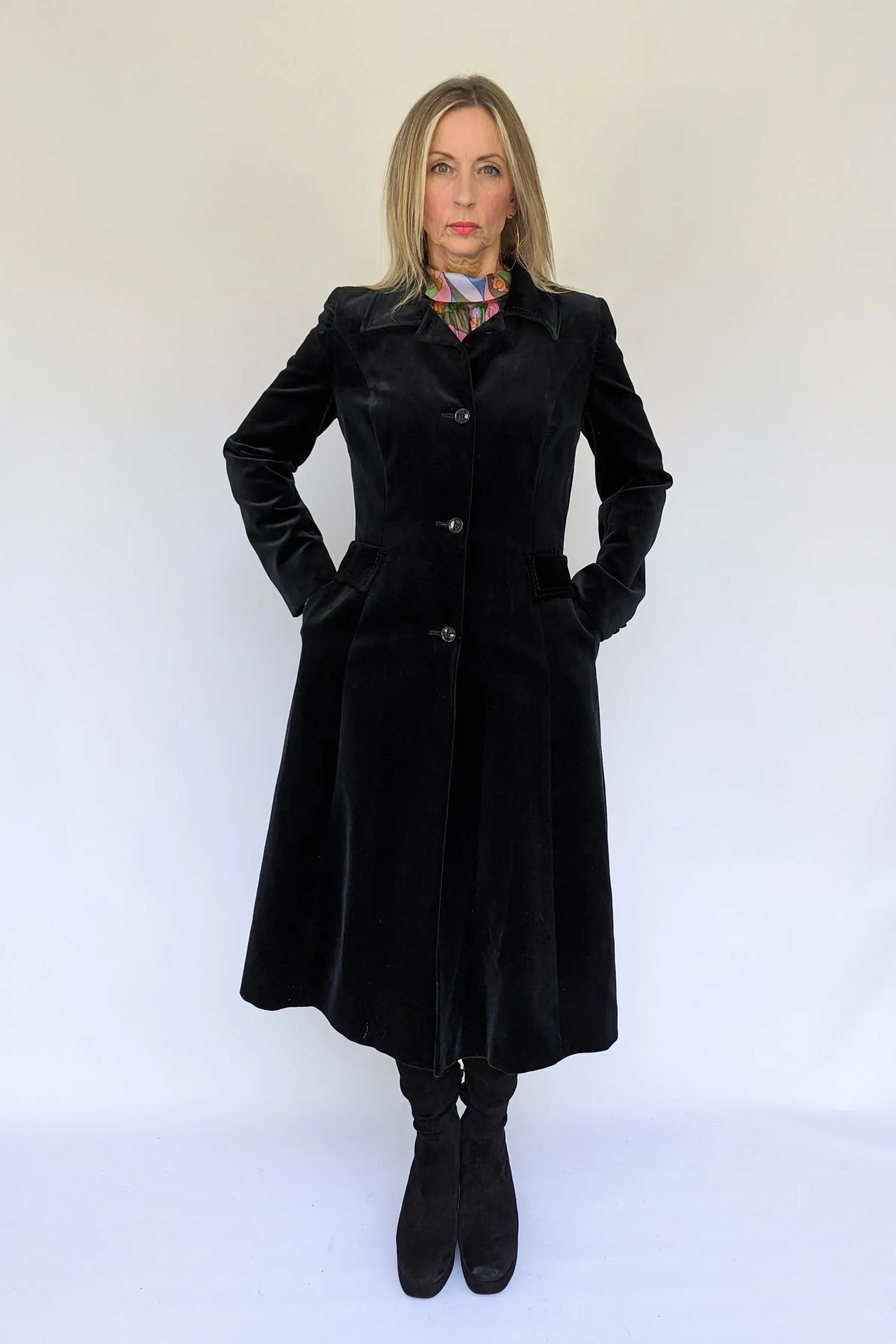 Long Black Fitted Velvet Vintage Evening Coat with Pockets