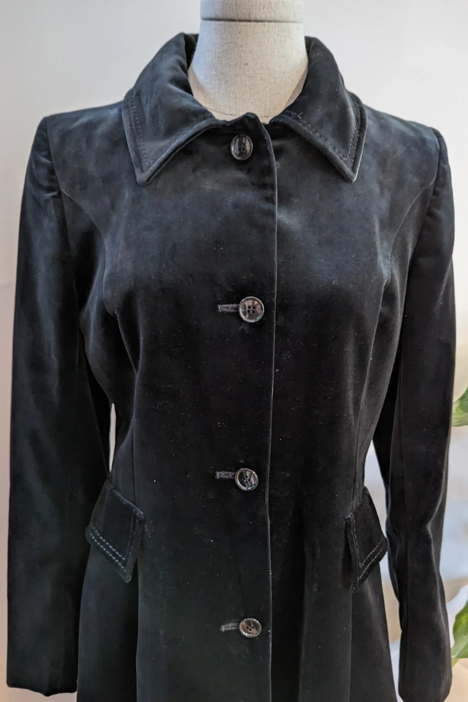 Long Black Fitted Velvet Vintage Evening Coat with Pockets