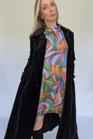 Long Black Fitted Velvet Vintage Evening Coat with Pockets