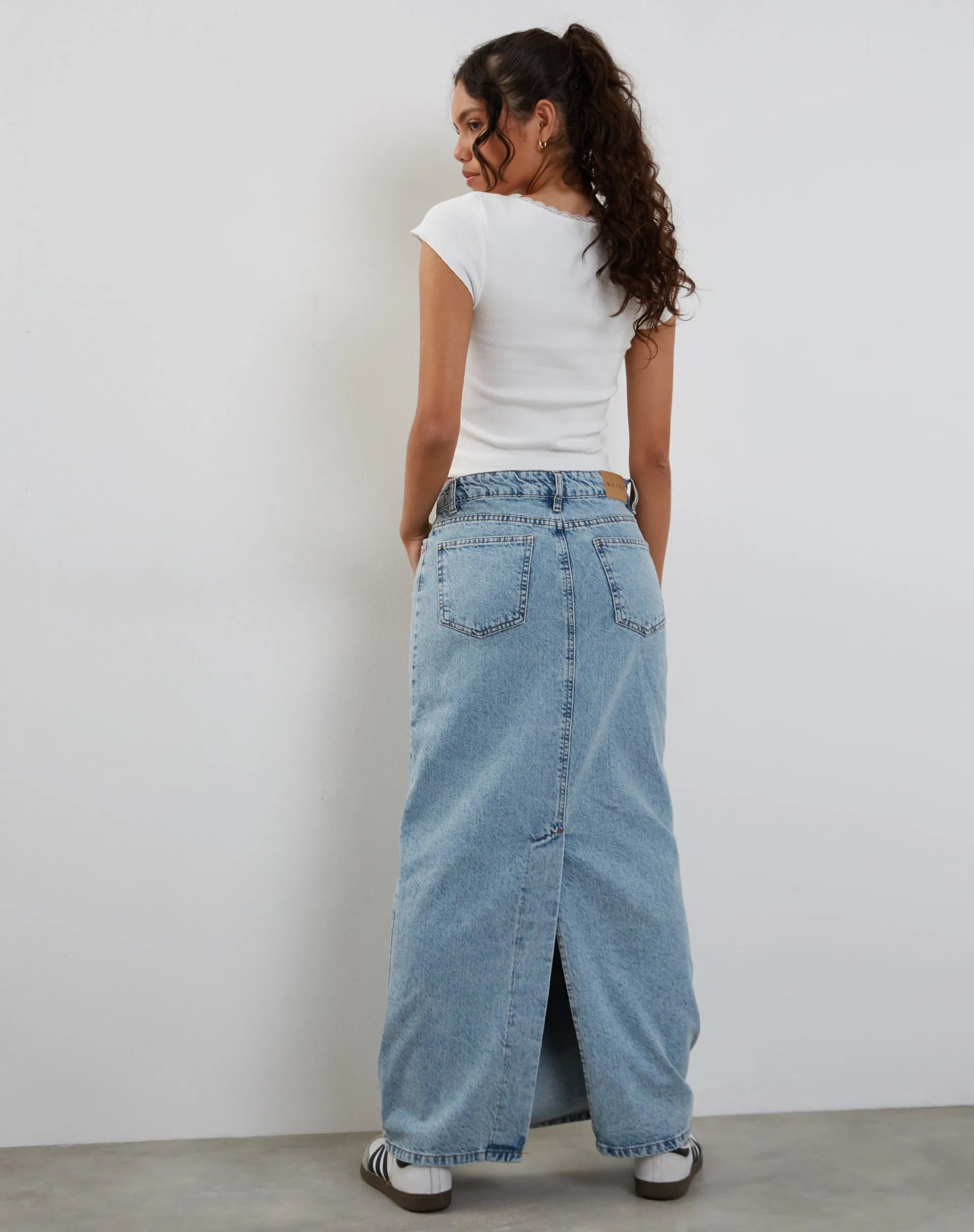 Low Rise Denim Maxi Skirt in Bleach Denim