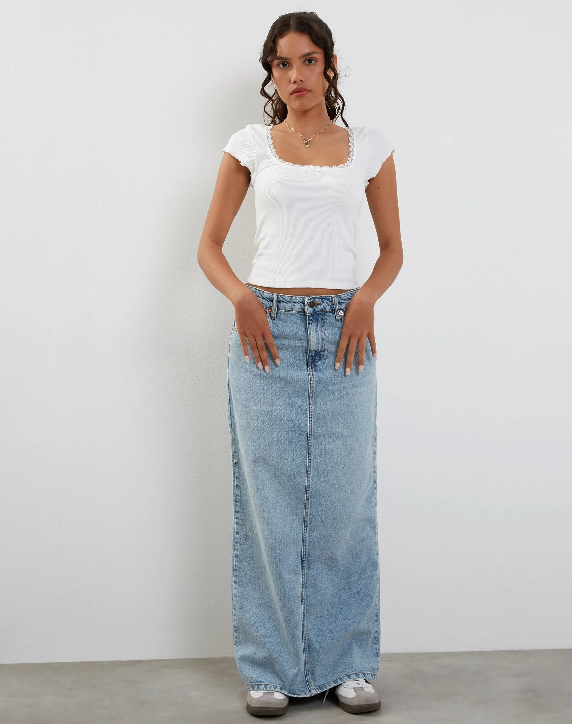 Low Rise Denim Maxi Skirt in Bleach Denim