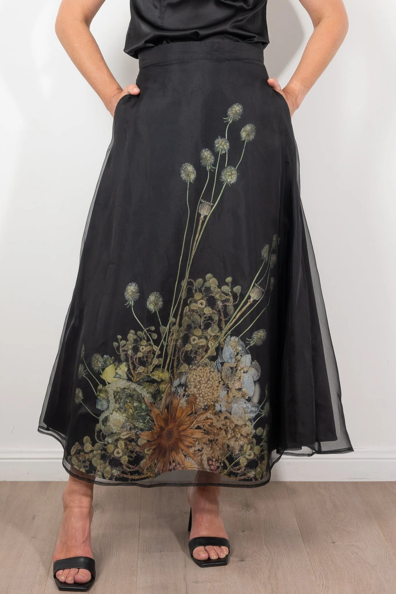 M.A. Dainty Valley Skirt Dried Flowers