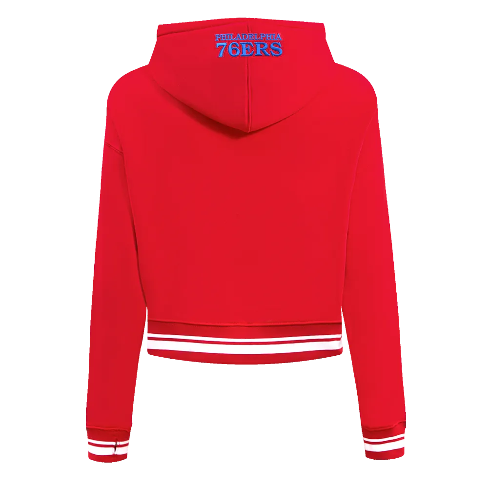 NBA PHILADELPHIA 76ers SCRIPT TAIL WOMEN'S RIB FLC CROPPED PO HOODIE (RED)