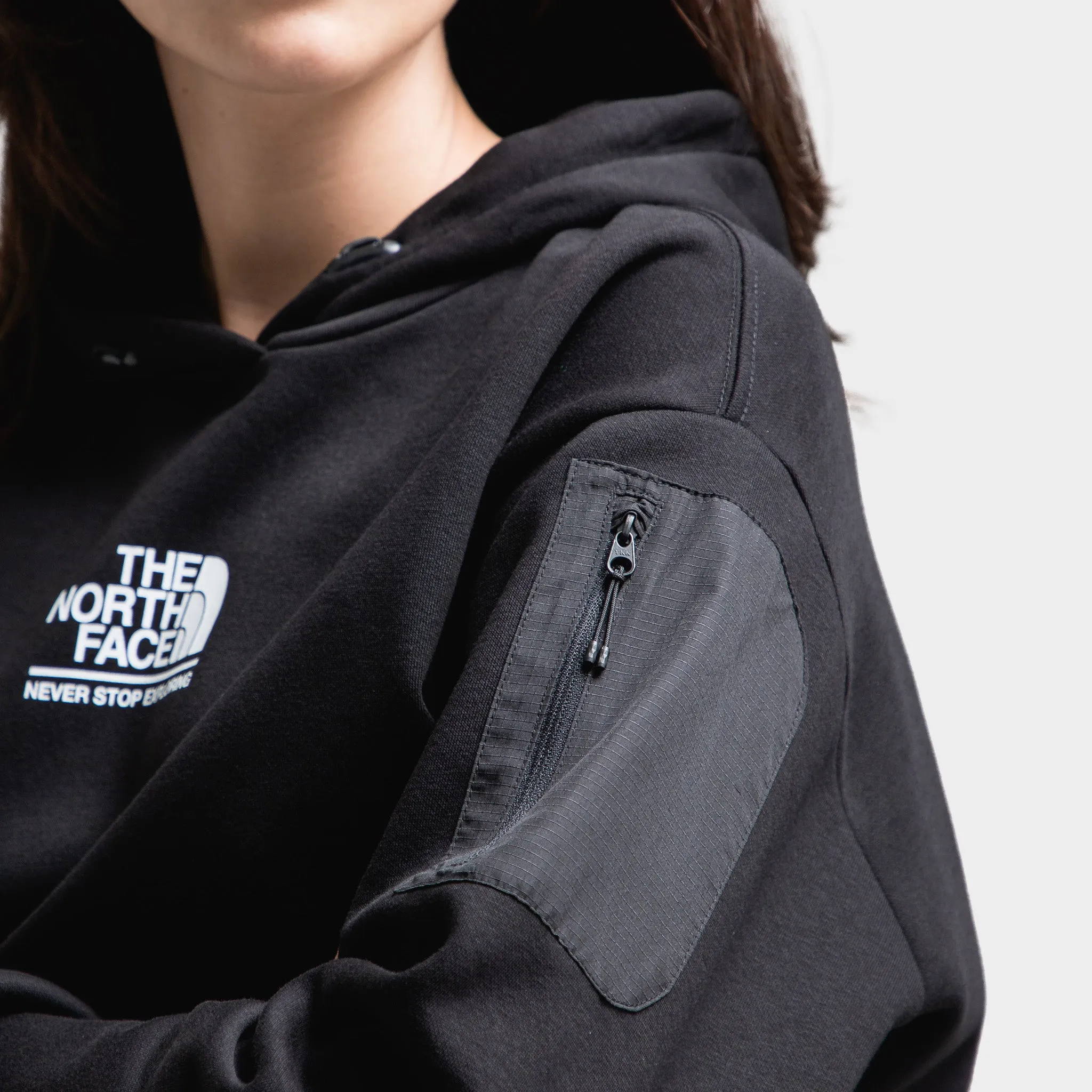 The North Face Women's Gaspra Pullover Hoodie / TNF Black