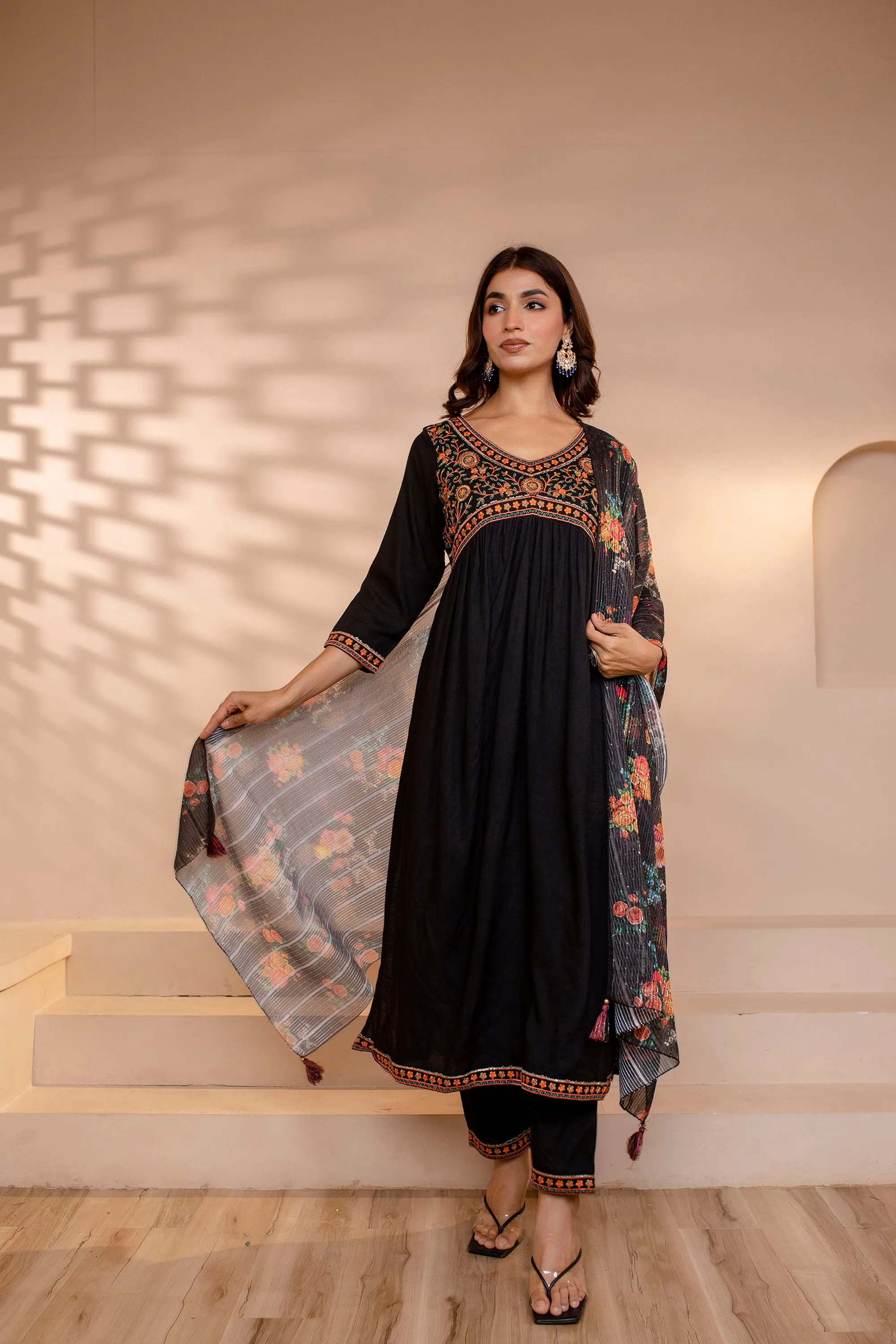 WOMEN'S BLACK RAYON SLUB ALIA CUT KURTA PANT AND DUPATTA